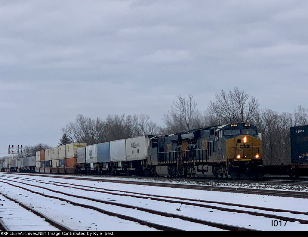 CSX 3428 on I017